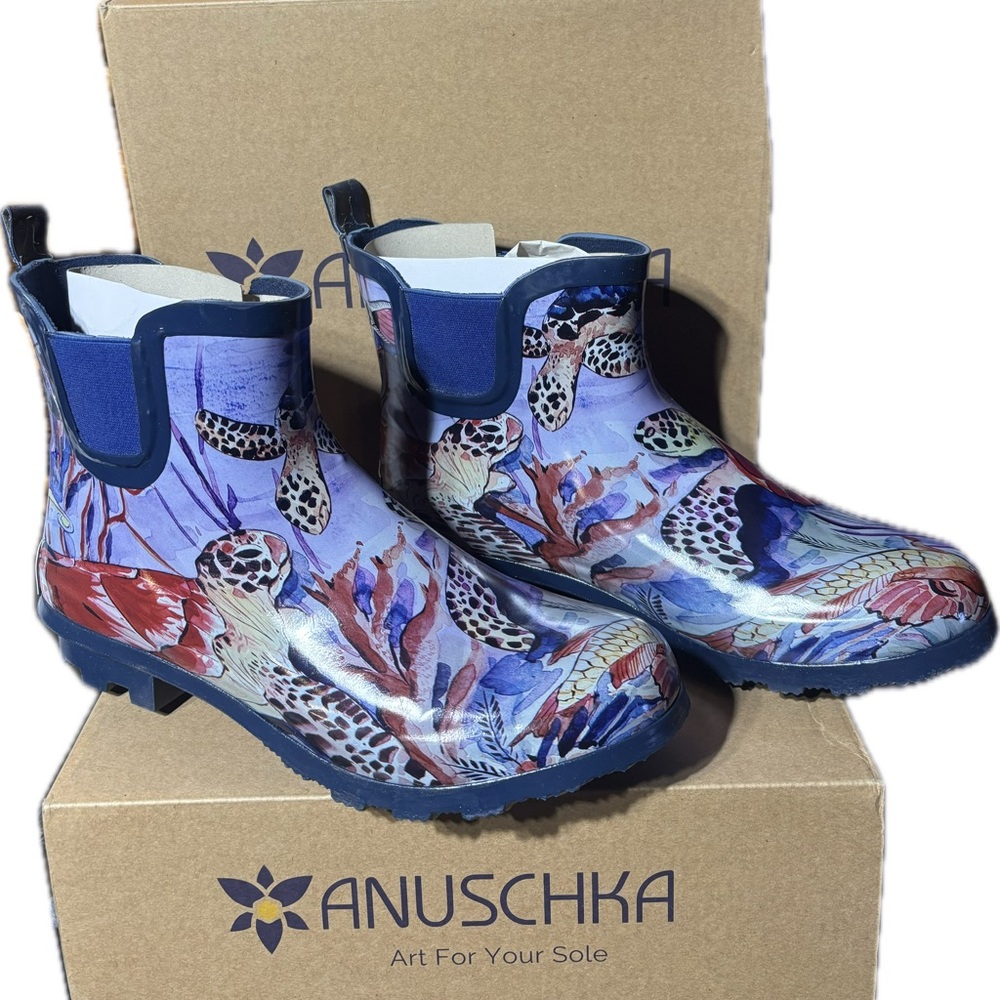 New in box Anuschka Rain Boots ocean treasures size 10 US